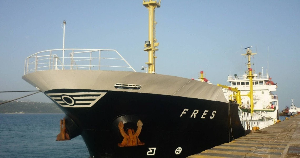 Δεξαμενόπλοιο προσάραξε στη Μήλο -Μεταφέρει 1000 τόνους FUEL OIL